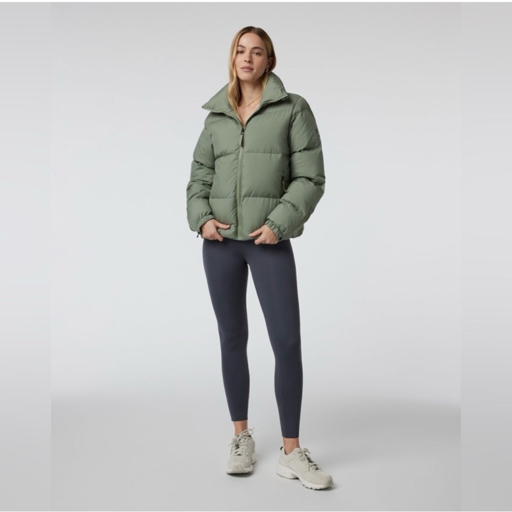Vuori Hillside Down Jacket Sz. Small with tags